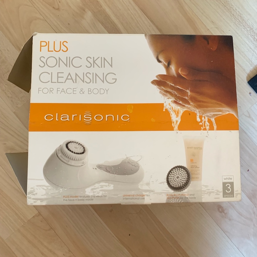MUST GO Clarisonic plus sonic cleansing